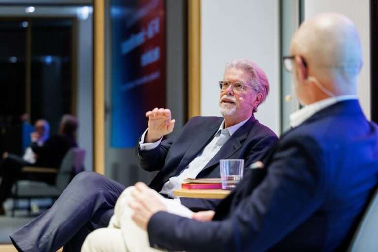 „Wir sind als Europa nicht so schwach, wie wir uns oft selbst darstellen.“ Journalist und Autor Dr. Christoph Hein (l.) machte den Europäern beim ersten W-Talk im FIEGE X-Dock Mut!