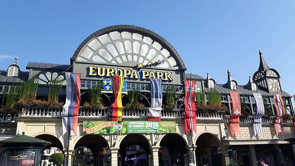 Europa-Park Rust erhöht 2026 die Eintrittspreise. Erwachsene zahlen bis zu 76 Euro. Saisonstart ist am 28. März.