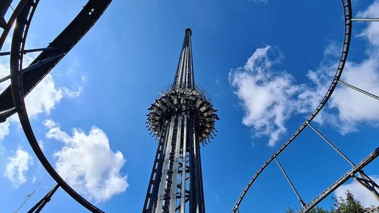 HANSA-PARK Sierksdorf startet 2026 am 26. März. Eintrittspreise, Saisonkarte und Öffnungszeiten bis 25. Oktober im Überblick.