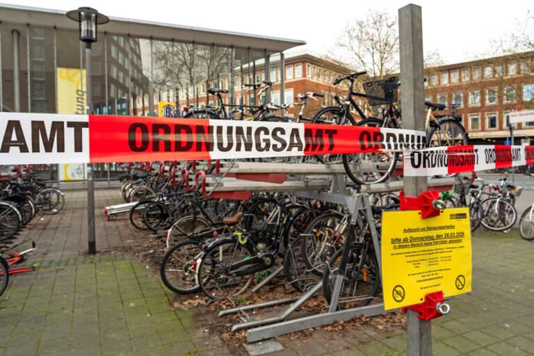 Umbau am Berliner Platz: Stadt Münster tauscht Fahrradständer aus