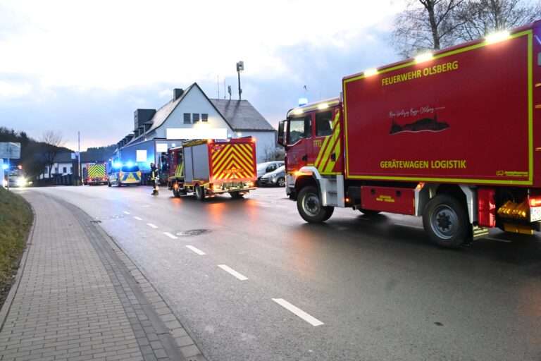 Feueralarm in Industriebetrieb: Großeinsatz der Feuerwehr in Olsberg