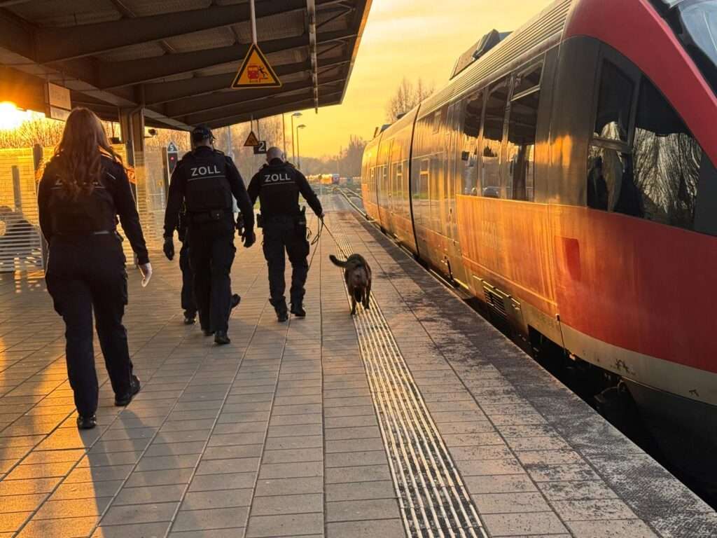 Zoll Münster im Großeinsatz bei Gronau: Drogen sichergestellt, Fluchtversuch gestoppt