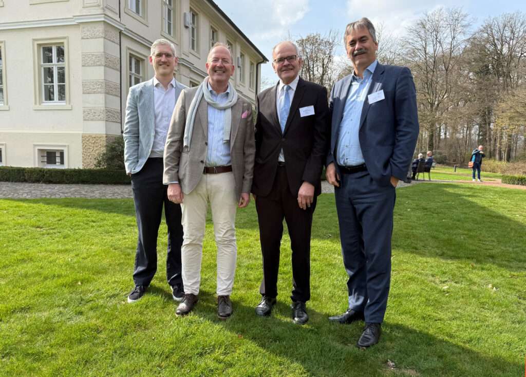 Beim Endoprothetik Forum in Münster diskutierten Fachleute neue Wege für mehr Sicherheit bei Hüft und Knieprothesen.