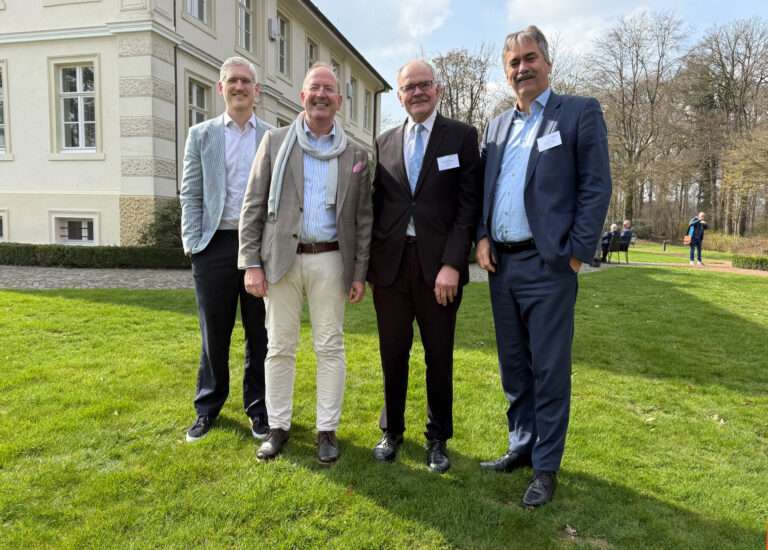 Beim Endoprothetik Forum in Münster diskutierten Fachleute neue Wege für mehr Sicherheit bei Hüft und Knieprothesen.