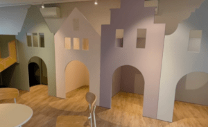 Neues Familiencafé in Münster: „Kafe Kuckuck und Eself“ eröffnet am 9. März in der Münzstraße mit Sinnesgarten und Spielwelt.