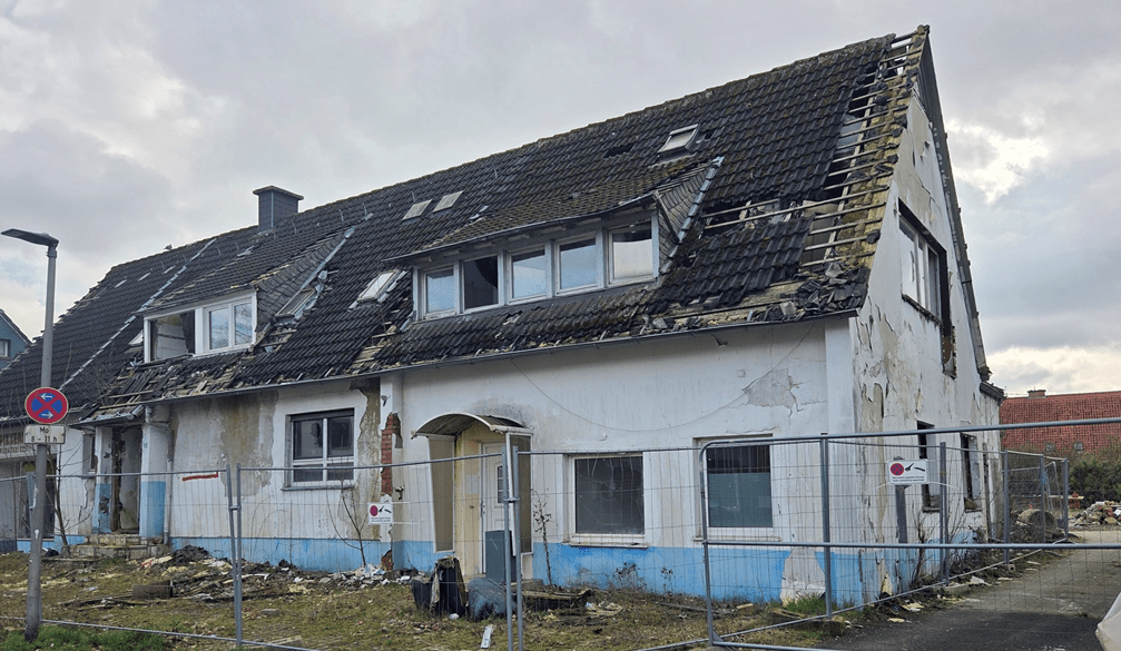 In Münster-Coerde wächst der Druck wegen eines verfallenden Hauses am Hermelinweg. Jetzt werden Antworten aus dem Rathaus gefordert.