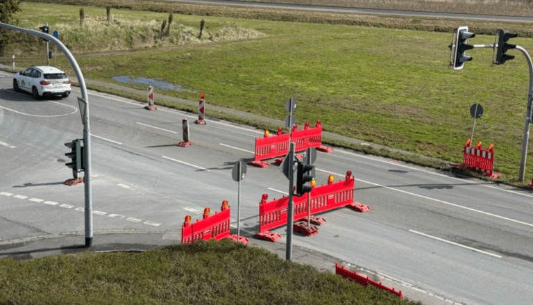 Am Schiffahrter Damm in Münster läuft seit heute eine neue Bauphase. Der Abschnitt bis „An der alten Ziegelei“ ist vorerst voll gesperrt.