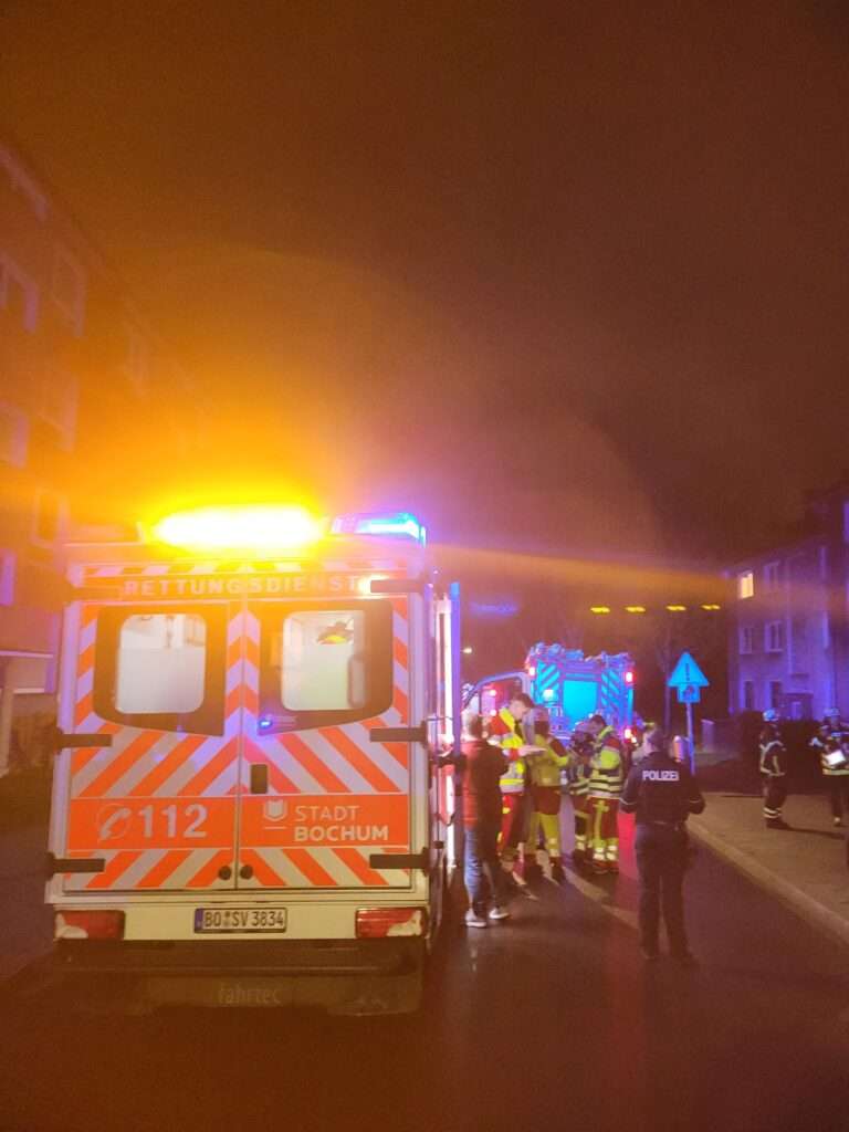 Wohnungsbrand in Bochum: Feuerwehr rückt zu Einsatz in Günnigfeld aus