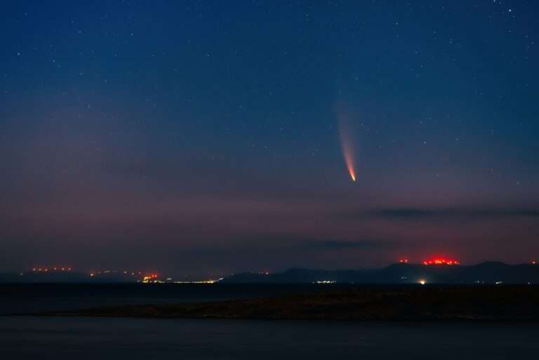 Heller Leuchtkörper über NRW gesichtet. Auch in Münster beobachtet. Vieles spricht für eine Feuerkugel oder einen Meteor.