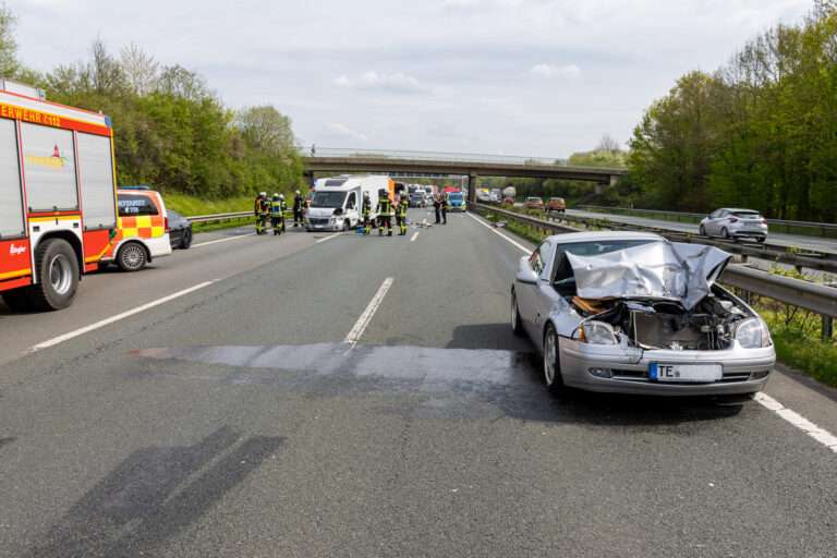 Nach Kollision auf der A2 bei Porta Westfalica: Zwei Menschen verletzt