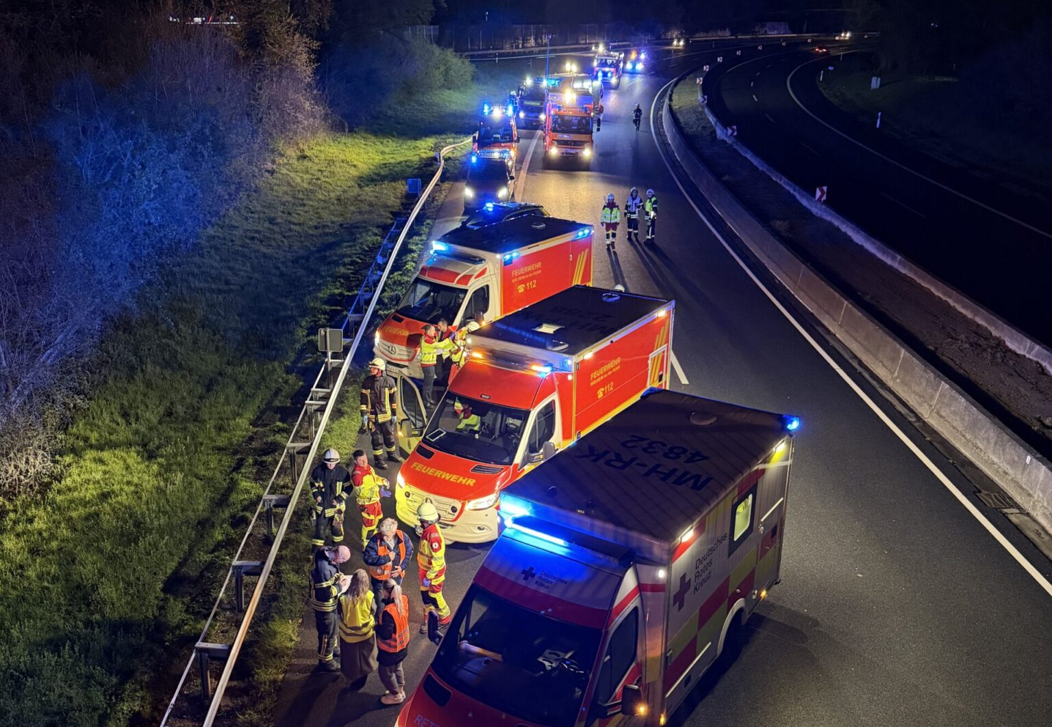 Schwerer Autobahnunfall in Mülheim legt die A40 Richtung Essen lahm