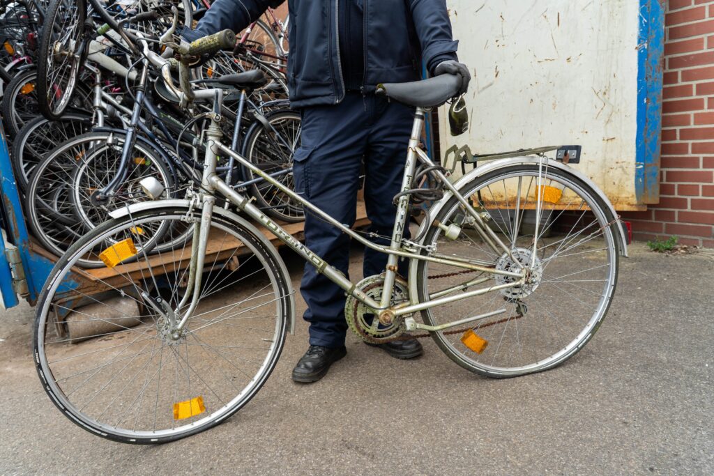 Münster will bis zu 10.000 Schrotträder pro Jahr entfernen und startet neue Sammelaktionen im Stadtgebiet.