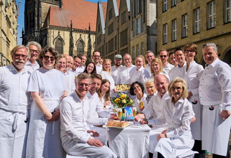 Das Hansemahl in Münster bringt am 2. Mai Schnittchen, Musik und Führungen auf den Prinzipalmarkt.