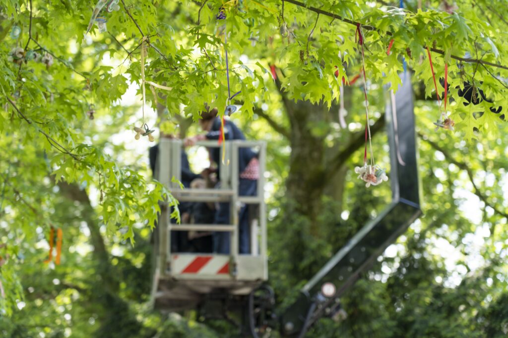 Der Schnullerbaum in Münster startet am 6. Mai am Coerdeplatz. Kinder können dort bis Oktober ihren Schnuller abgeben.