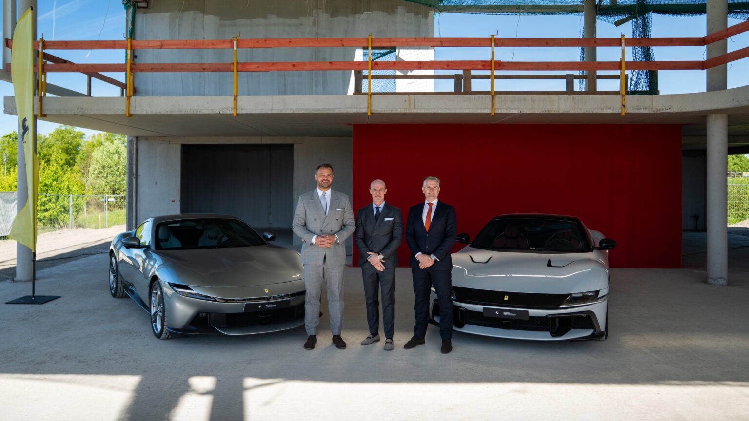 Ferrari Standort Münster nimmt Form an: Lueg Sportivo feiert Richtfest