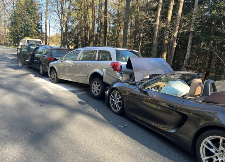 Fünf Verletzte nach Auffahrunfall mit mehreren Autos bei Lachendorf