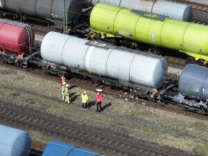 Austretendes Kerosin aus Kesselwagen führt in Lehrte zu Großeinsatz