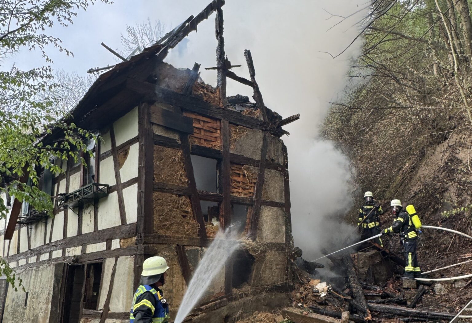 Tödlicher Hausbrand in Zell-Weierbach erschüttert Offenburg