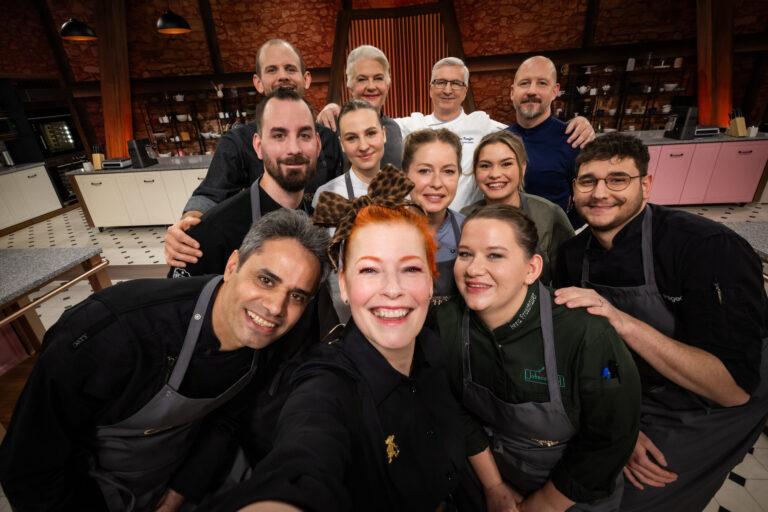 Acht Backprofis kämpfen im Mai bei SAT.1 um den Goldenen Cupcake