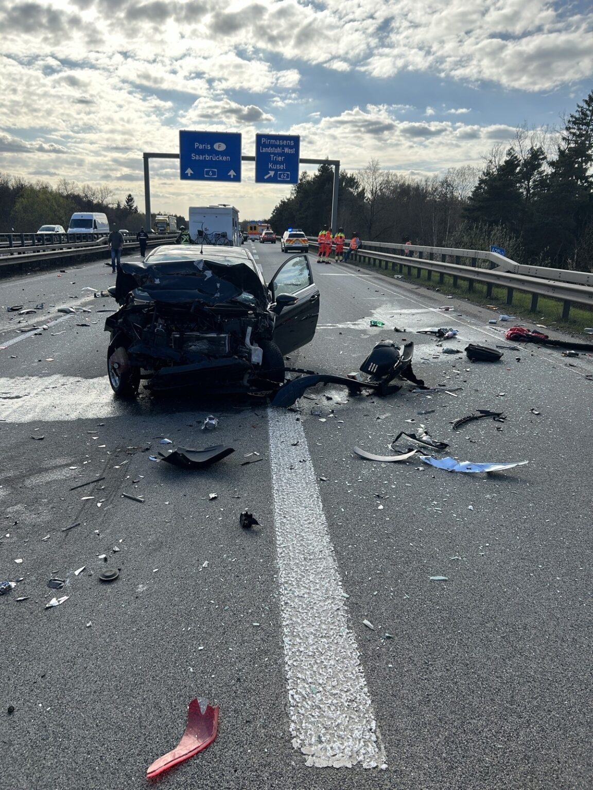 Karambolage auf der A6 bei Ramstein: Acht Menschen verletzt