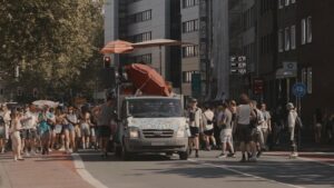 Die Tanzdemo Münster zieht am 1. Mai mit Musik, Redebeiträgen und Abschlusskundgebung durch die Innenstadt.