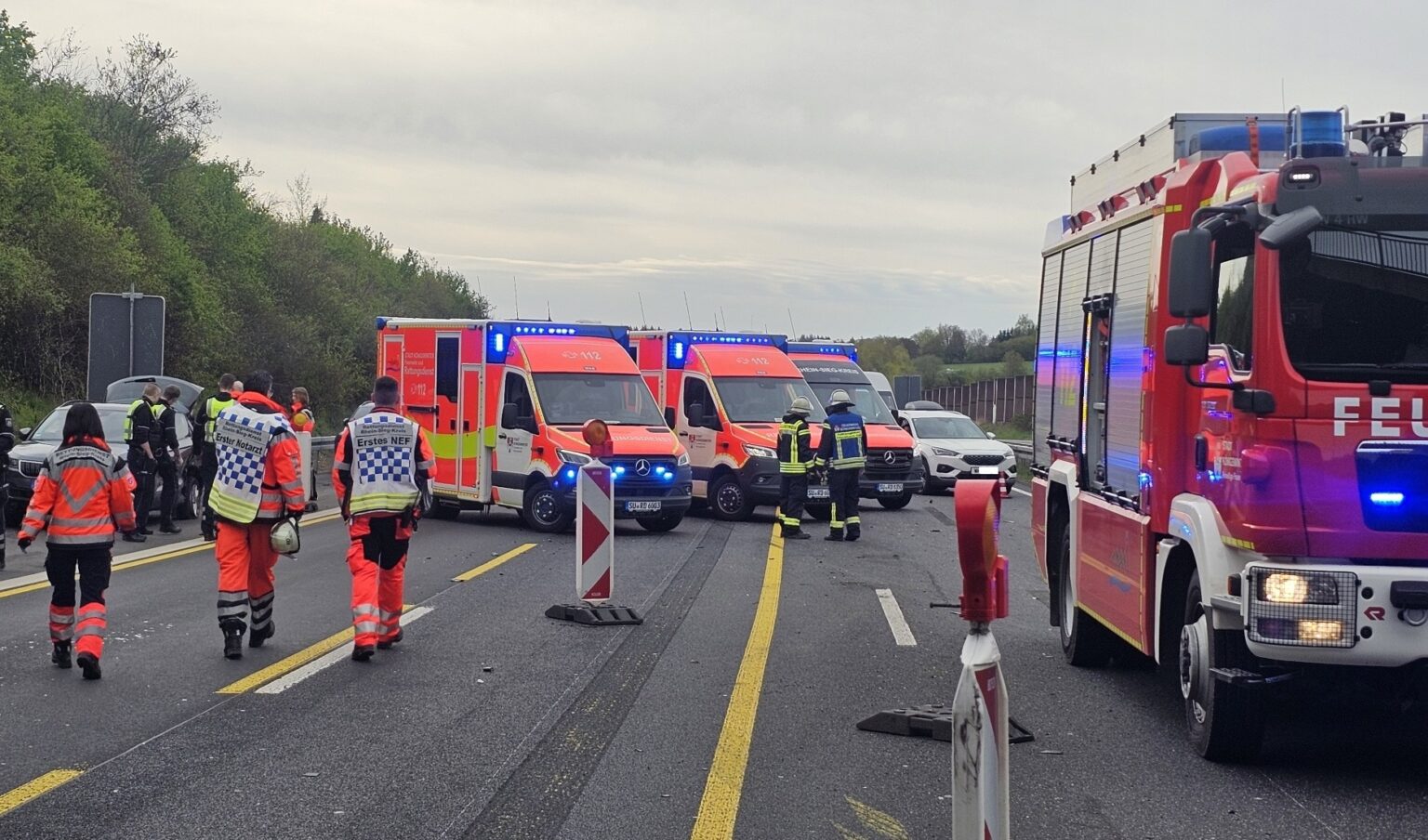 Drei Verletzte nach Kollision mit vier Fahrzeugen auf der A3 bei Königswinter
