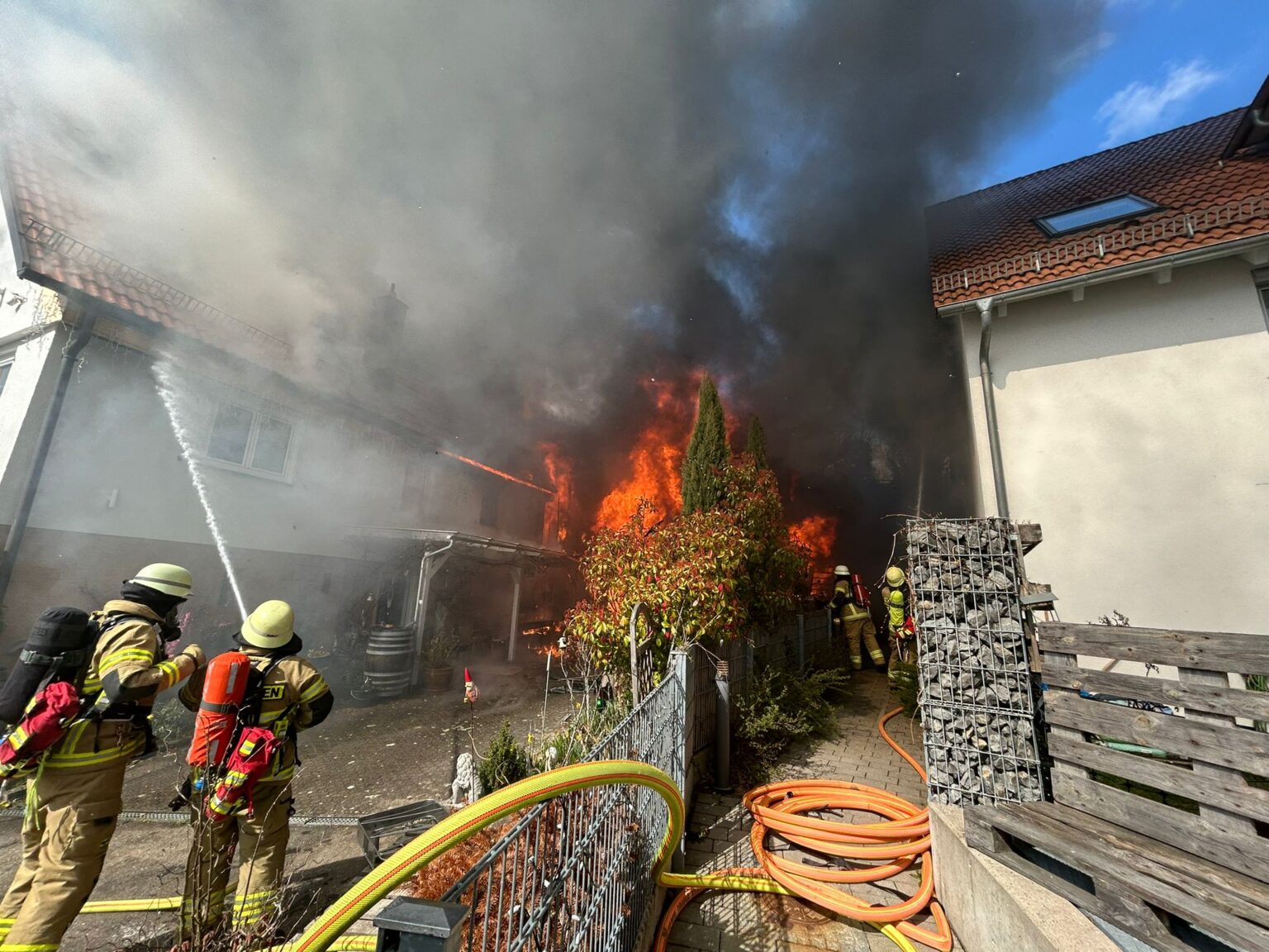Garagenbrand in Dagersheim weitet sich auf Wohnhaus aus