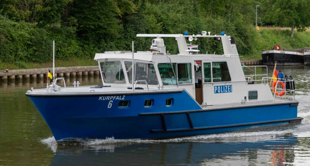 Motoryacht stößt in Brunsbüttel beim Anlegen gegen anderes Boot