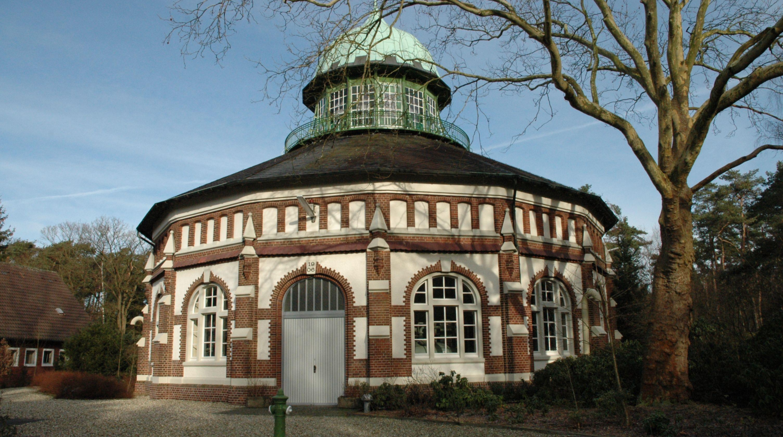 Das Wasserwerk Hohe Ward versorgt Münster seit 1906 mit Trinkwasser und zählt zu den markantesten Spuren der Stadtwerke-Geschichte.