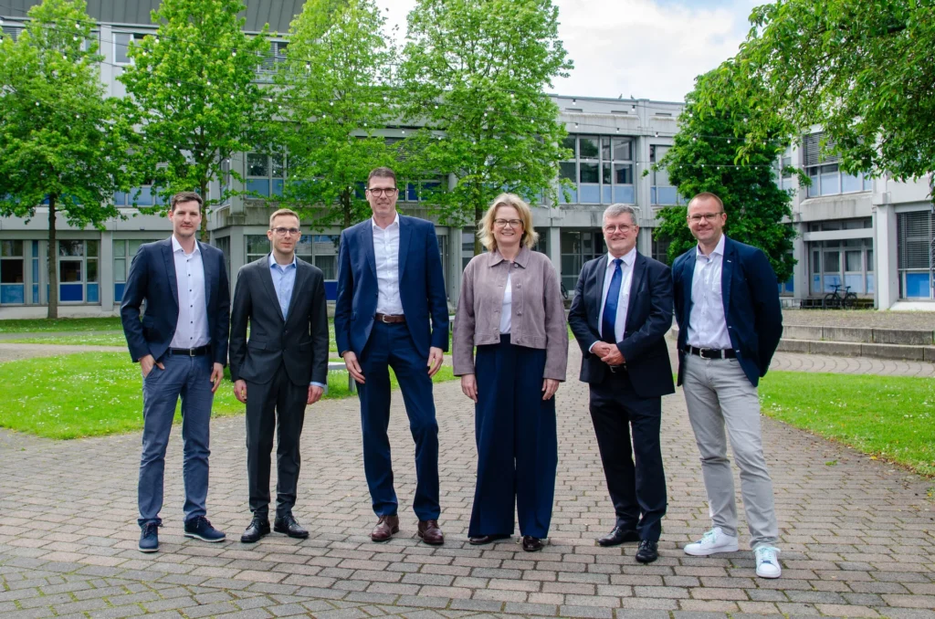 Die FH Münster startet zum Wintersemester 2026/27 ein neues duales Informatikstudium mit Atruvia und Finanz Informatik.