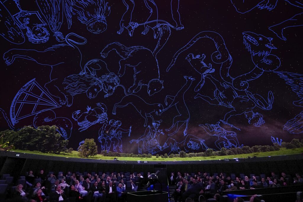Im Planetarium können Pfingsten verschiedene astronomische Shows besucht werden.