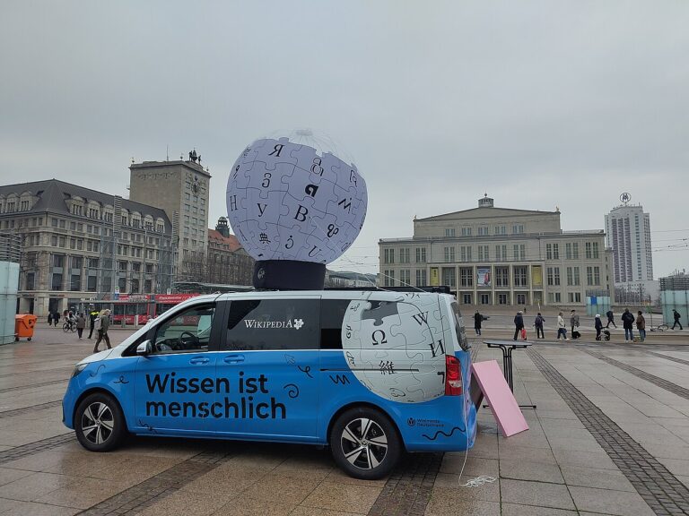 Der Wikipedia-Bus kommt am 9. Mai 2026 nach Münster und zeigt auf dem Harsewinkelplatz, wie freies Wissen entsteht.