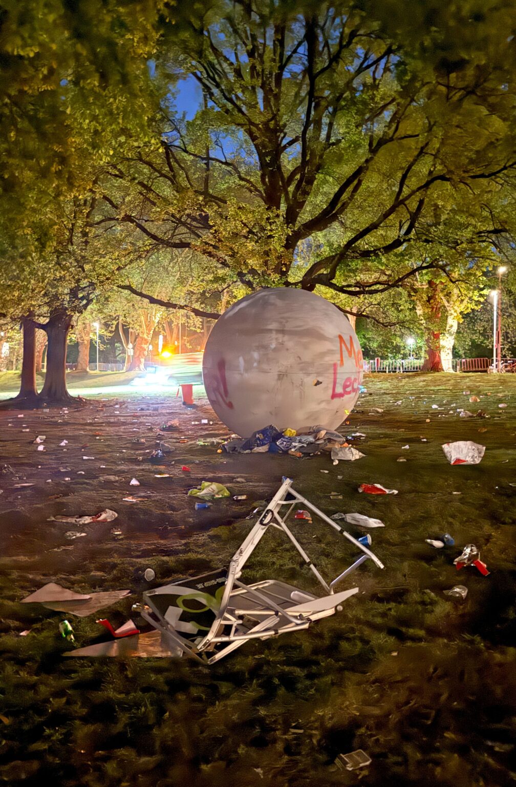 Am 1. Mai feierten Tausende am Aasee in Münster. Die Stadt spricht von einem ruhigen Verlauf, die awm sammelten 8,9 Tonnen Abfall.