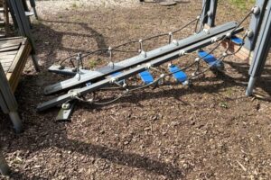 Nach Vandalismus sind Teile des Spielplatzes an der Culmer Straße in Münster-Coerde gesperrt. Die Stadt bittet um Hinweise.