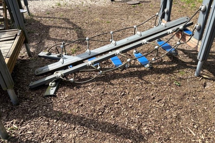 Nach Vandalismus sind Teile des Spielplatzes an der Culmer Straße in Münster-Coerde gesperrt. Die Stadt bittet um Hinweise.