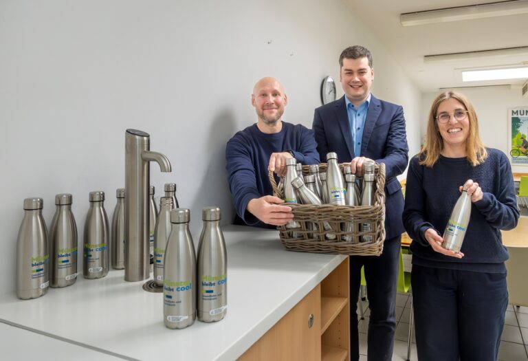 Die Stadt Münster unterstützt wohnungs- und obdachlose Menschen im Sommer mit Trinkflaschen und einer neuen Trinkwasserzapfanlage.