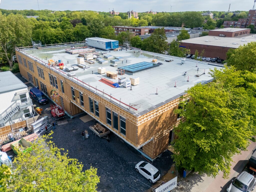 Melanchthonschule Coerde: Der Neubau mit Schulgebäude, Sporthalle und Außenanlagen nimmt Gestalt an.