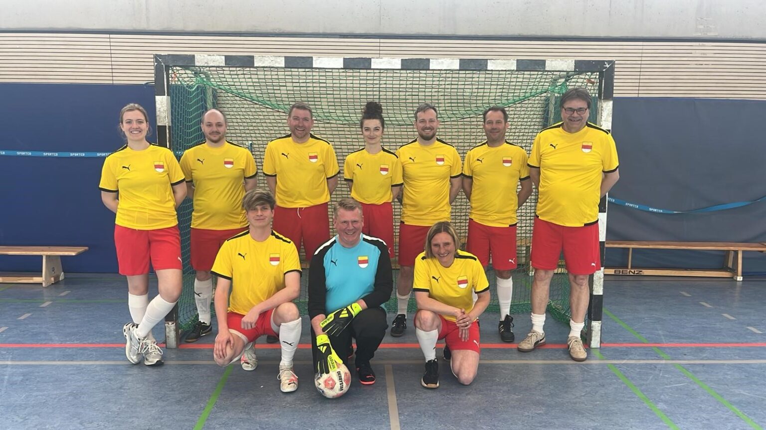 Neues Ratsteam aus Münster tritt erstmals gemeinsam auf dem Fußballplatz an
