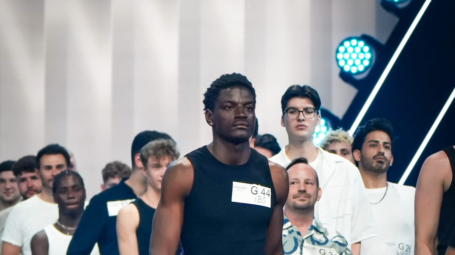 Vor dem GNTM-Finale sorgt ein Harper’s-Bazaar-Cover für Wirbel: Ibo aus Münster soll mit Aurélie als Gewinner zu sehen sein.