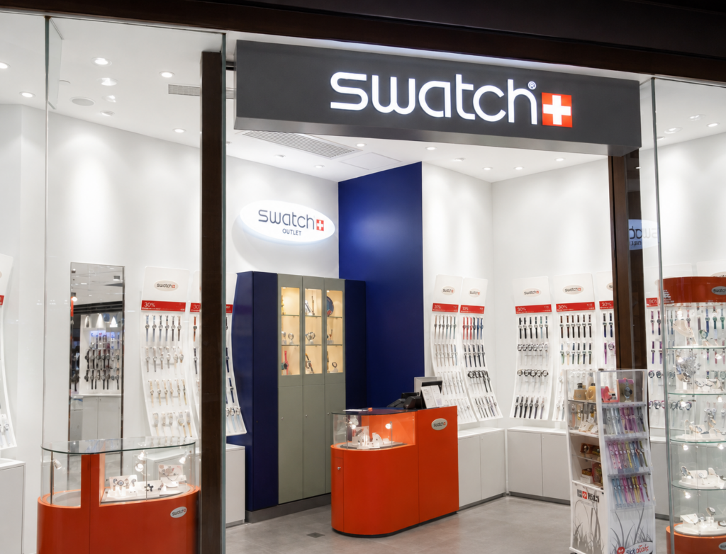Der Verkaufsstart der Swatch Royal Pop hat in Münster für großen Andrang gesorgt. In den Arkaden bildete sich eine lange Schlange, die Polizei war vor Ort.