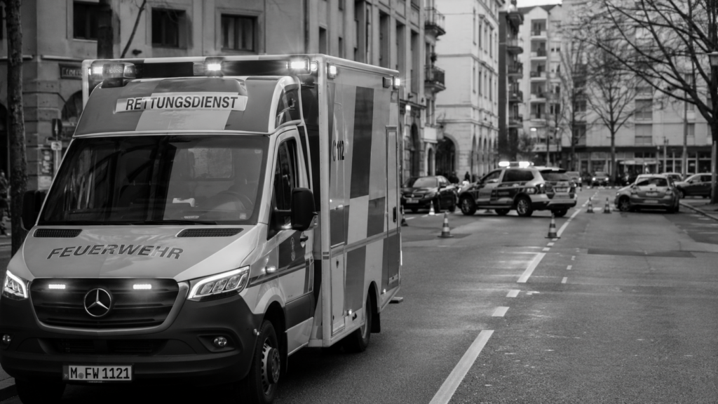 Radfahrerin nach Unfall mit Sattelzug in Dortmund lebensgefährlich verletzt