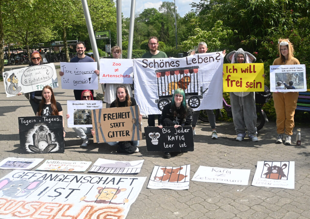 Protest am Allwetterzoo Münster begleitet Galaktisches Wochenende
