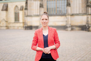 In Münster wurden 2025 insgesamt 80 rechte Straftaten erfasst. Damit liegt die Stadt über dem Fünfjahresschnitt, während NRW neue Höchststände meldet.