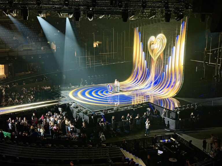 Zwei Orte in Münster zeigen das ESC-Finale 2026 live. KCM und Nordschänke laden zum gemeinsamen Schauen ein.