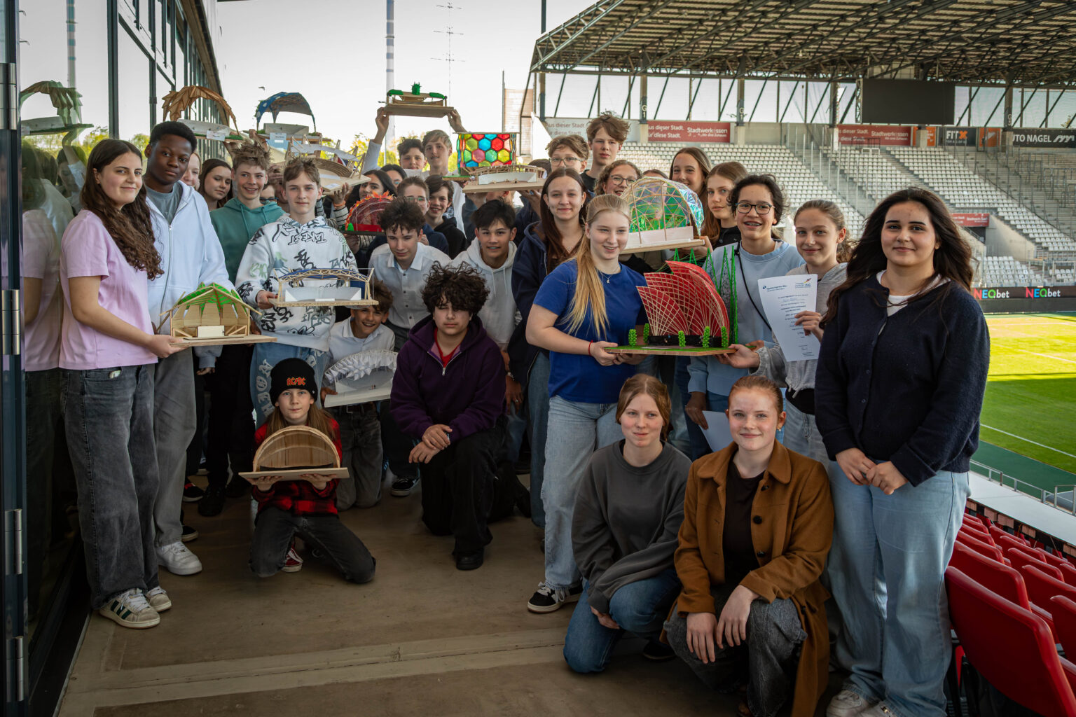 Münsteraner Schülerteam überzeugt beim Junior.ING-Landesfinale mit nachhaltiger Dachkonstruktion
