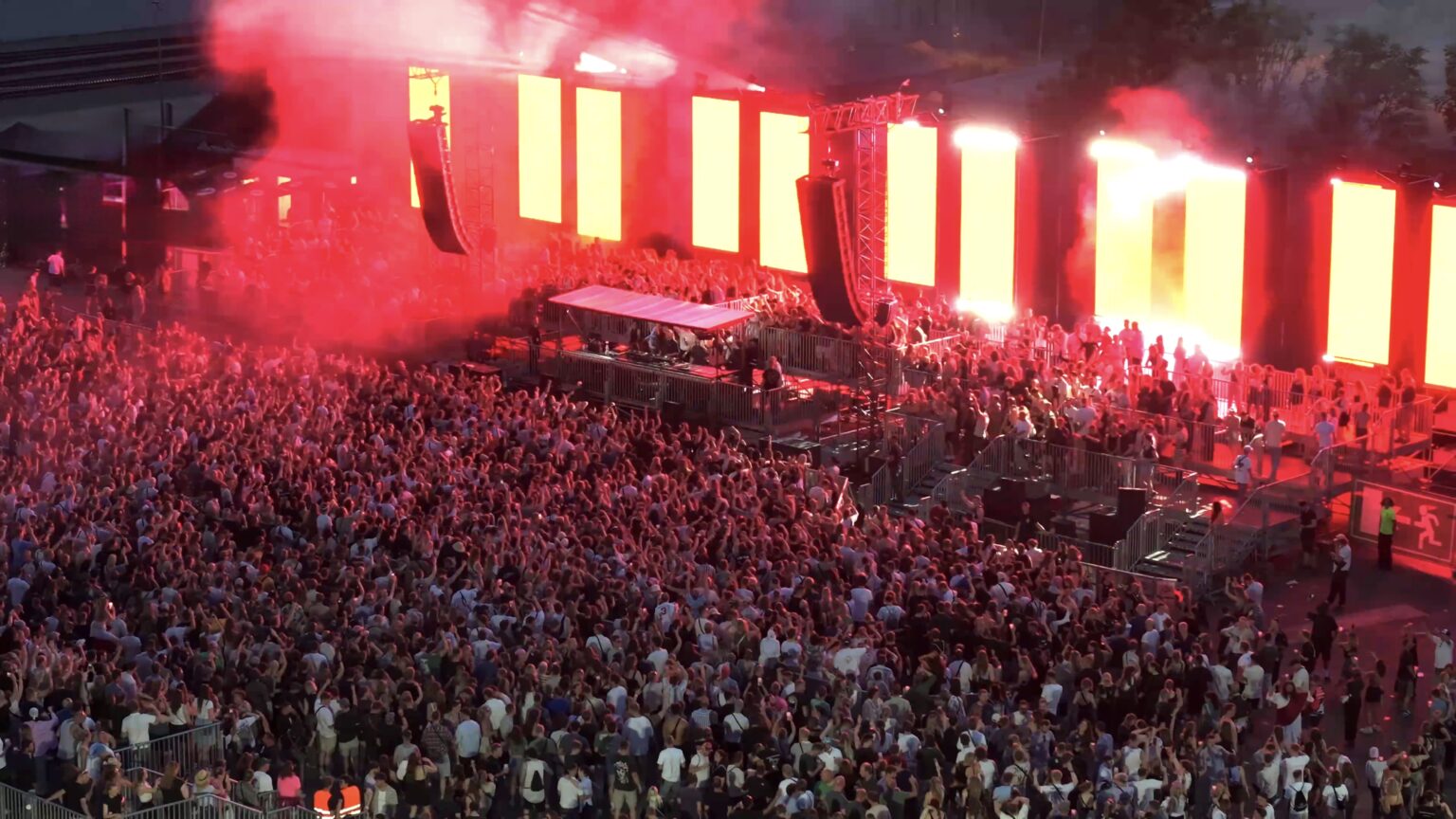 Das Docklands Festival Münster 2026 bringt 100 Artists, fünf Open-Air-Stages, neun Club-Floors und eine neue Backyard Stage an den Hawerkamp.