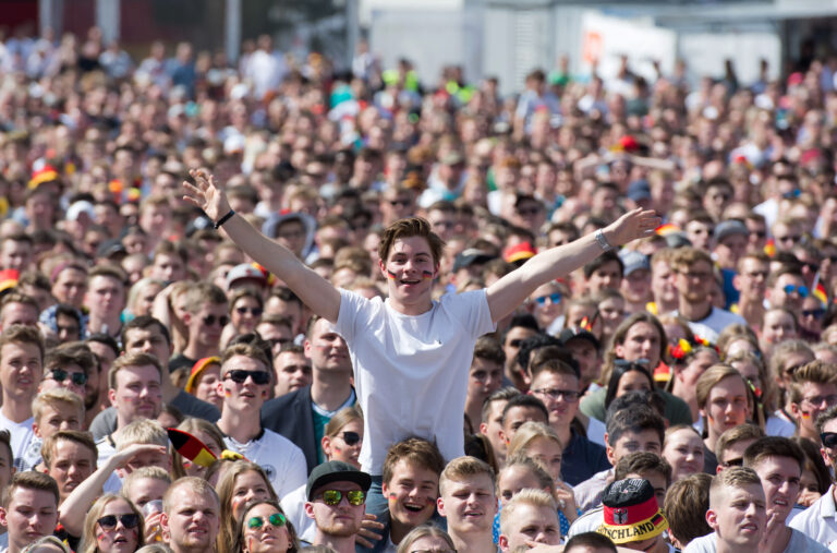 Die Hafenarena Münster zeigt zur WM 2026 alle deutschen Spiele im Jovel. Eintritt frei, Reservierung möglich, Einlass ab 18 Jahren.