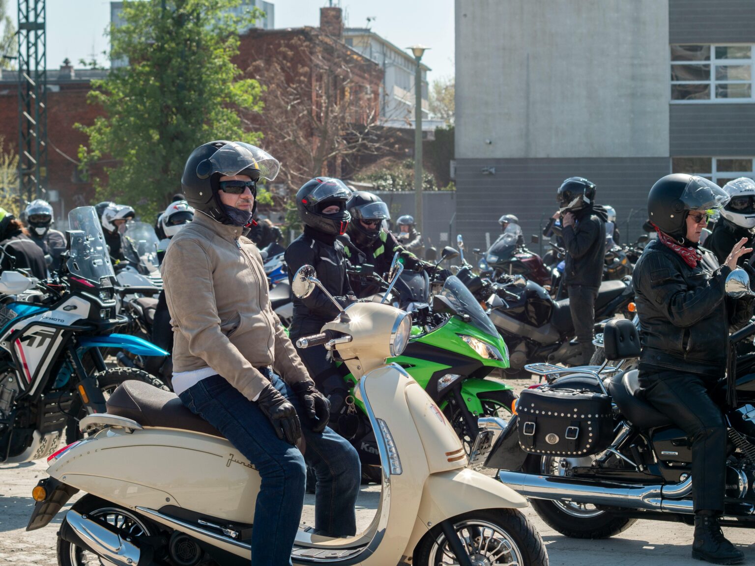Der Gentleman’s Ride Münster 2026 sammelte Spenden für Männergesundheit und machte Vorsorge sichtbar.
