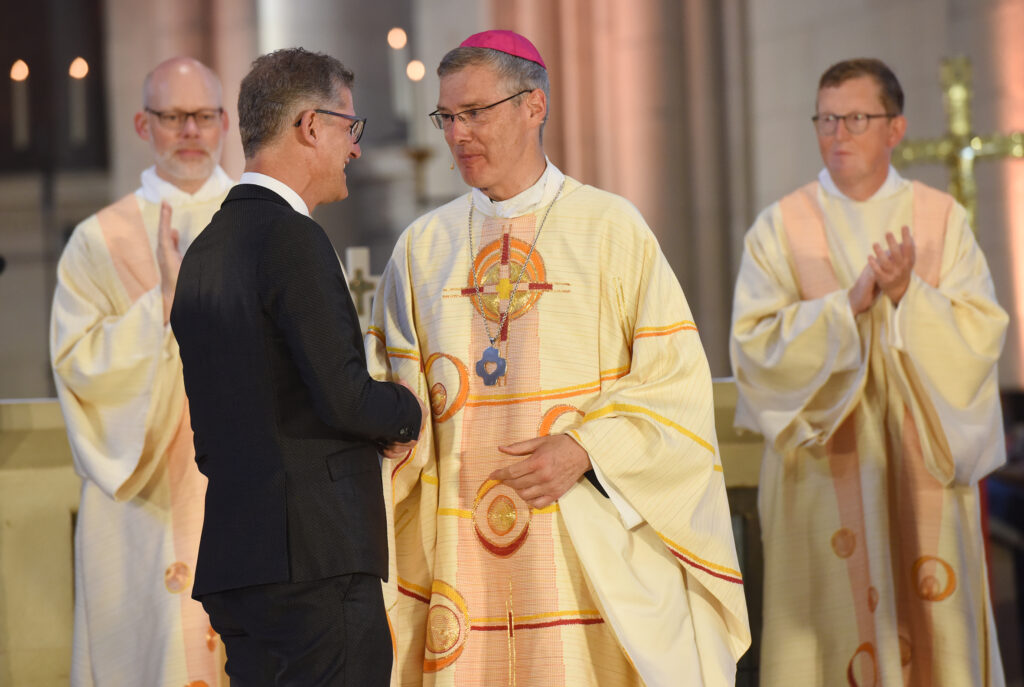 Heiner Wilmer ist neuer Bischof von Münster. Im Dom wurde er feierlich eingeführt, anschließend gab es ein Fest auf dem Domplatz.