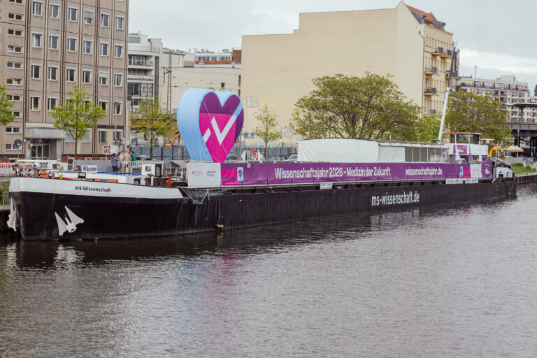 MS Wissenschaft im Wissenschaftsjahr 2026 - Medizin der Zukunft. Ausstellungseröffnung 7.05.2026.